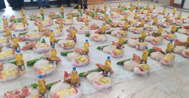 توزیع ۲۵۰بسته های معیشتی به مناسبت ایام فاطمیه در پارس آباد